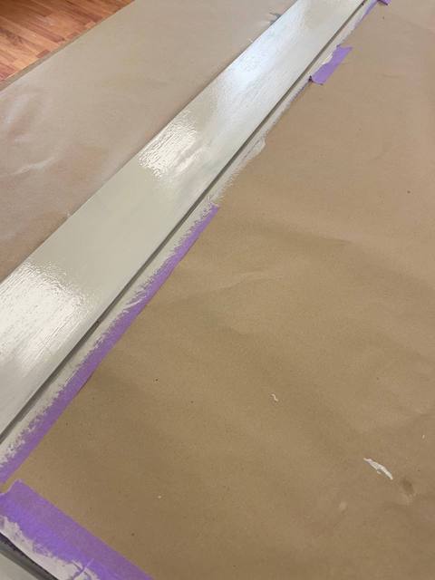 Cómo aclarar la madera de un mueble 16 Marco pintado con Tierra Mojada