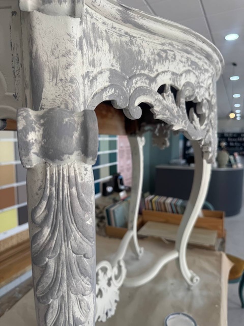 Toscane en patas de la consola