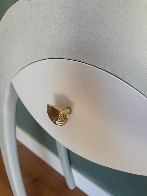 Guía para pintar un mueble con efecto cemento: detalle pomo