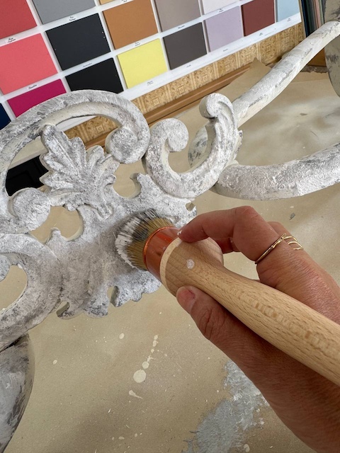 Aplicamos la pintura blanca para equilibrar el matizado