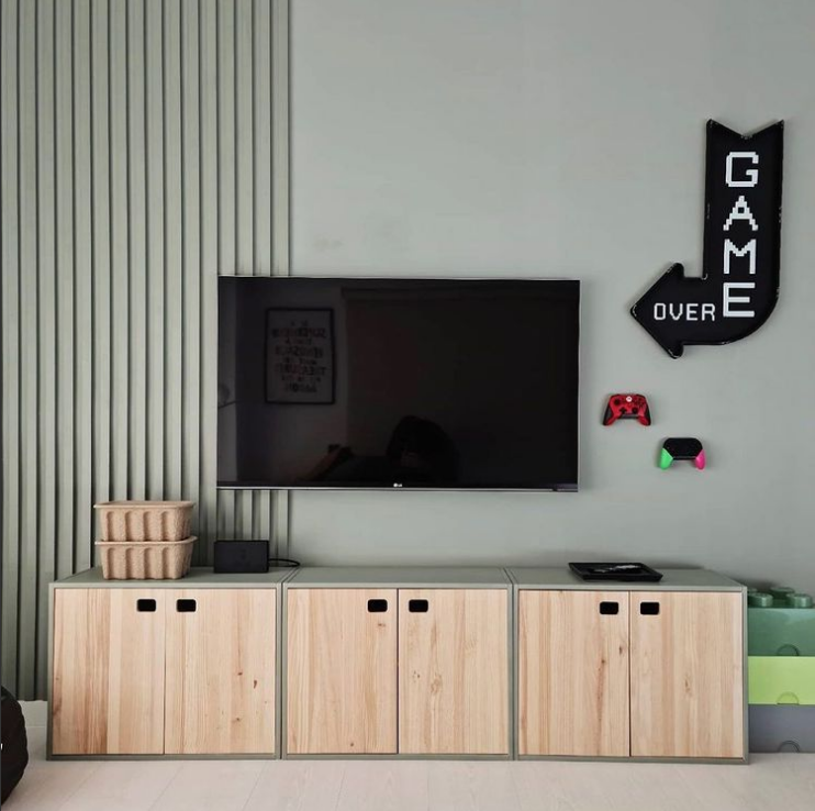 Pintar tu casa: ¿Blanco o color? ¡Descúbrelo aquí! 13 Pared pintada en color Verde Piedra