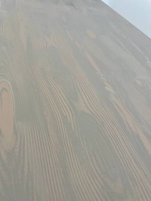 Cómo pintar una mesa de madera de comedor 16 Veteador