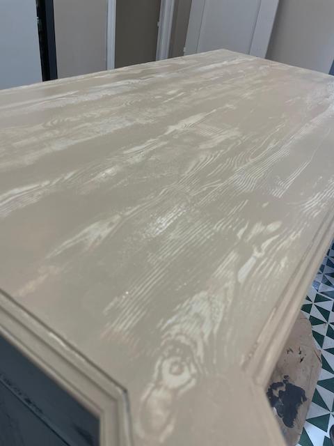 Pintar una cómoda con chalk paint con acabado profesional 23 Tapa de la cómoda con veteado