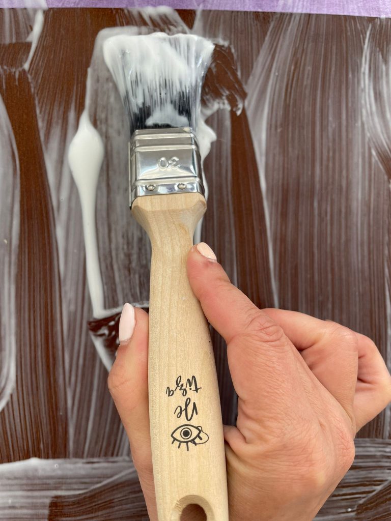 Decapar una puerta de madera oscura