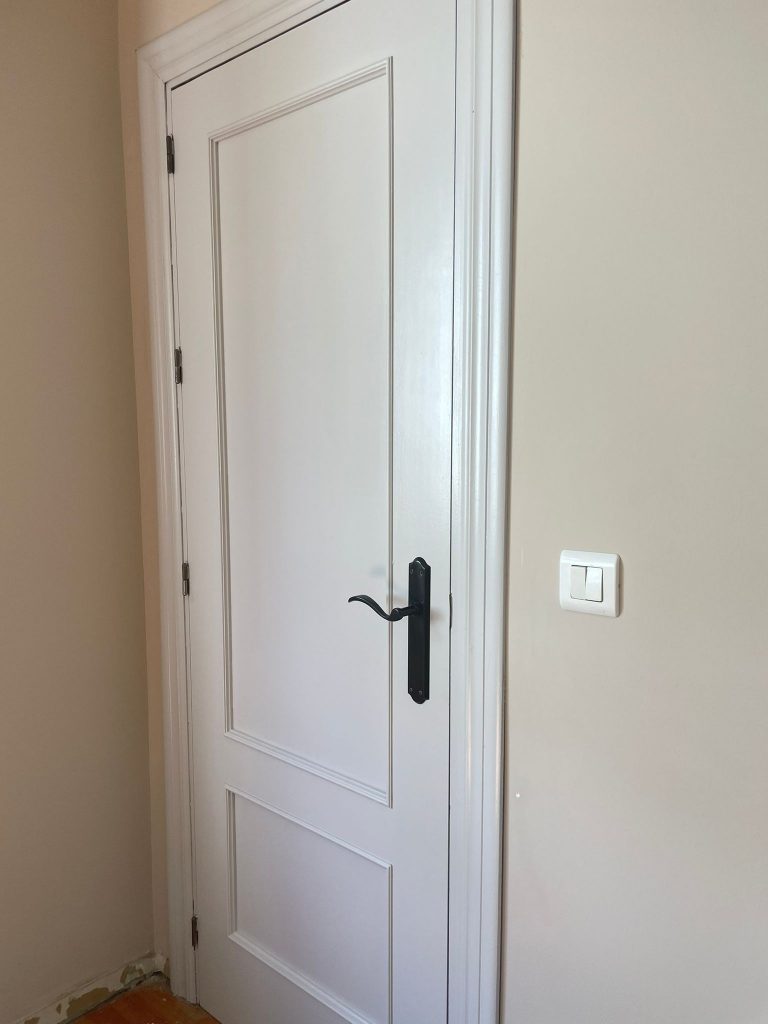 Manilla de puerta pintada con spray