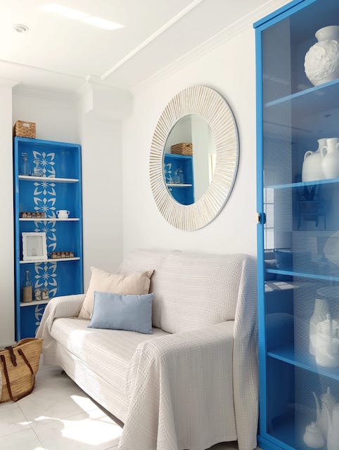 Cómo pintar un piso para alquilar: guía completa 19 Piso para alquilar pintado en tonos blancos y azules