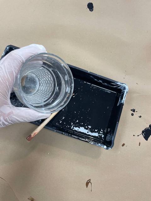 Cómo pintar un fregadero de forma fácil y económica 18 Añadimos agua a la mezcla Strong encimeras