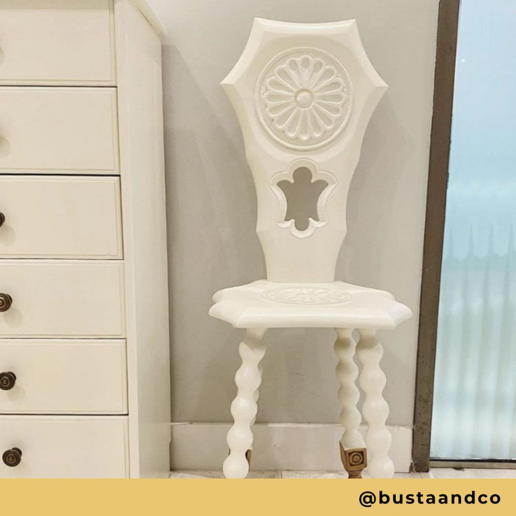 Guía completa para pintar y decorar tu casa según tu estilo de decoración 40 Silla pintada en Beige Arena