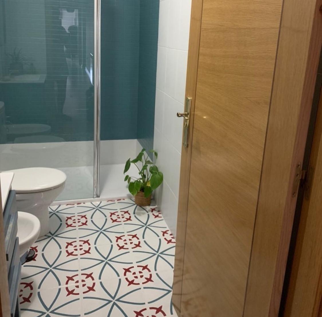 Pintura Strong Suelos Baresse 3 Blanco invertido, Rectoría rojo y Baresse