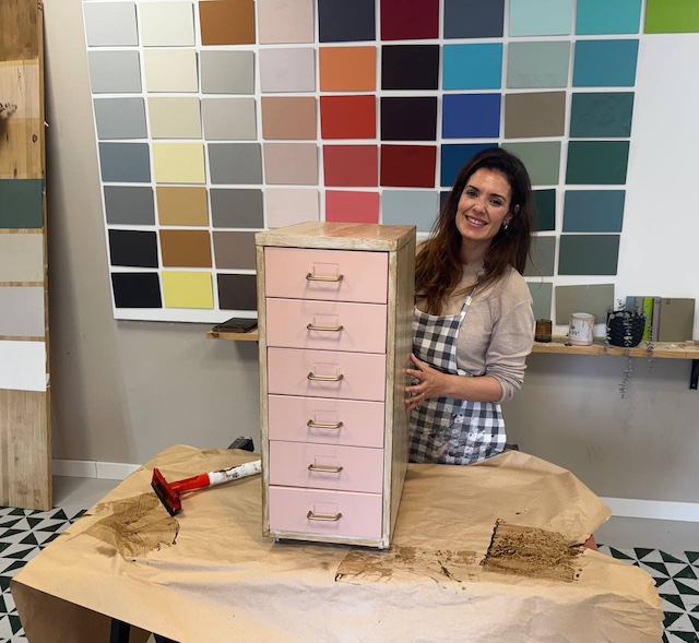 Gema con cajonera con efecto madera en metal