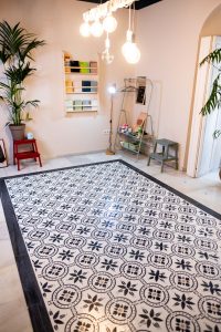 Cómo pintar suelos y encimeras 15 chalkpaintedetiza blog fotografia rafaeltorresphoto suelo inspiracion pintura 68 1