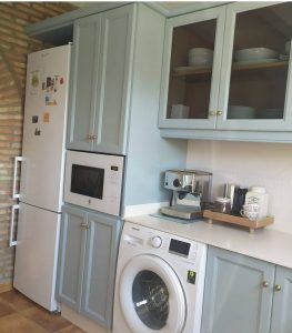 Colores ideales para pintar tu cocina 22 cocina @encarna.bueno azul vintage azulejos salon de te satinado e1633445029833