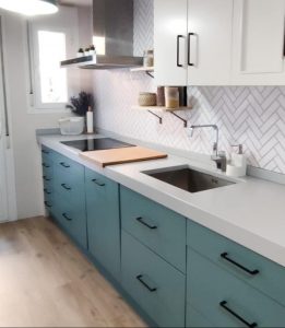 Colores ideales para pintar tu cocina 18 cocina @isamad88 salon de te y baresse azulejos ceramic wevet encimera pintada e1633443444438