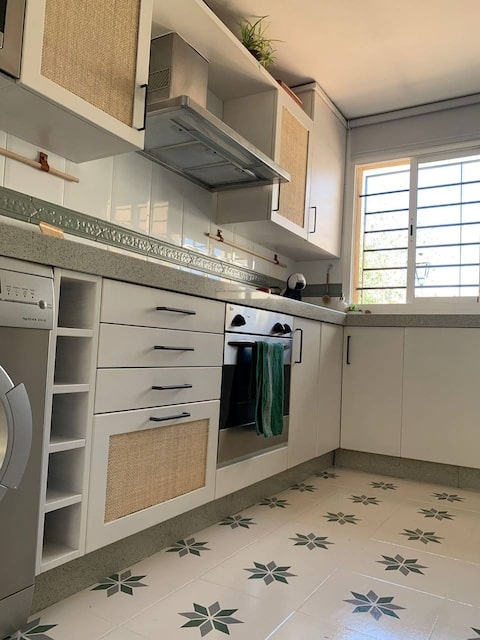 Ideas para reformar la cocina sin obras: muebles Salon de Te y suelo pintado con plantillas