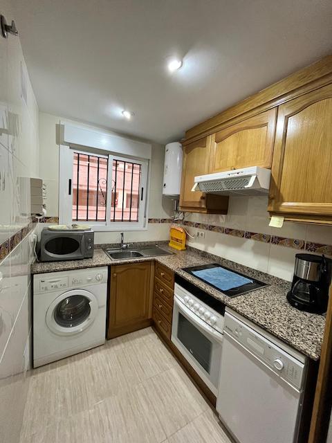 Cómo pintar un piso para alquilar: guía completa 11 Cocina de piso antes de pintar