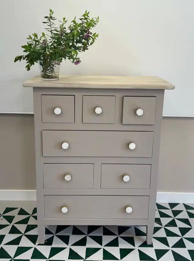 Guía completa para pintar y decorar tu casa según tu estilo de decoración 17 comoda color oliva