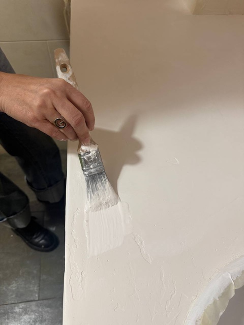 Aplicamos la aguada en la encimera