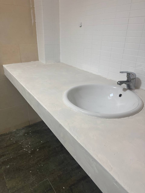 Efecto cemento en encimeras: encimera de lavabo