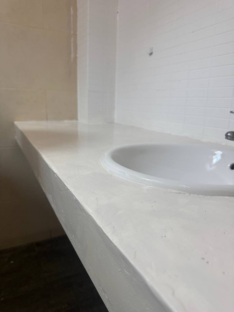 Encimera con efecto cemento barnizada.