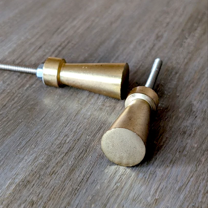 Pack de 2 tiradores Embudo Dorado 1 Pack de 2 tiradores Embudo Dorado