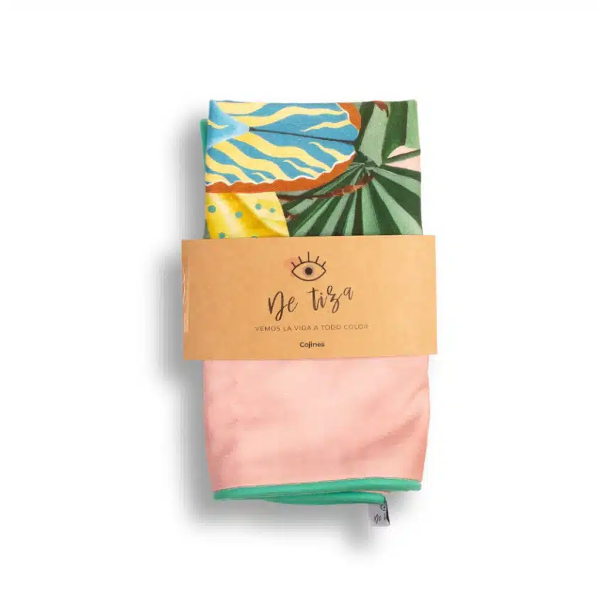 Cojín Beetle rosa doblado