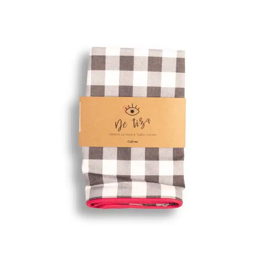 Decoración textil para dormitorios 11 Cojín cuadros Vichy Fuerteventura