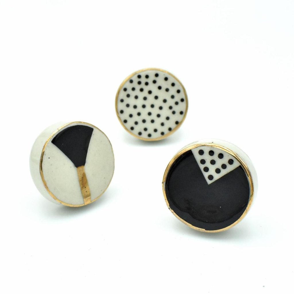 Ideas para personalizar tus muebles con tiradores 26 Tiradores de lunares con borde dorado para personalizar tu mueble