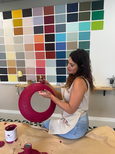 Cómo pintar lámparas de IKEA con textura 13 Gema aplicando Toscane en la lámpara