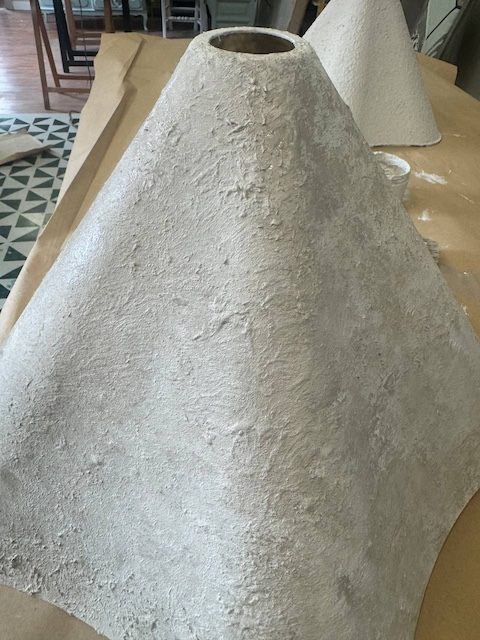 Lámpara pintada con masilla