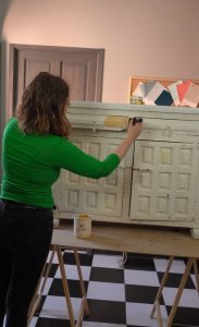 Como hacer efecto decapado en muebles 6 lavado amarillo bali