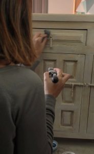 Como hacer efecto decapado en muebles 14 lavado lija 2