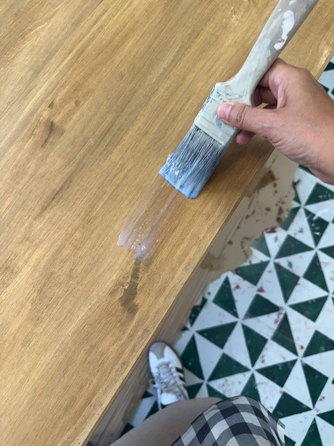 Cómo proteger muebles de exterior 18 Protegemos con barniz para muebles de mucho uso