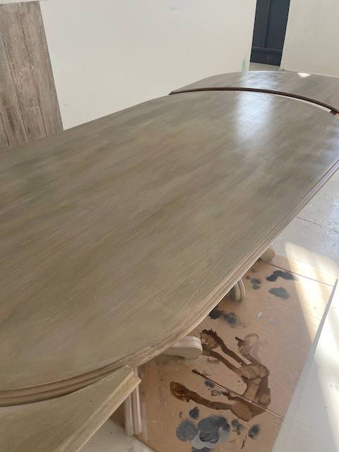 Cómo pintar una mesa de madera de comedor 22 aguada blanca