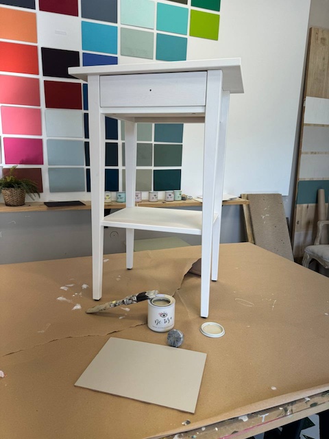 Cómo pintar mesitas de IKEA 7 Como pintar una mesita de IKEA en tonos neutros