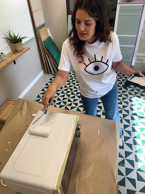 Como pintar un microondas 10 Gema enseñando como pintar un microondas