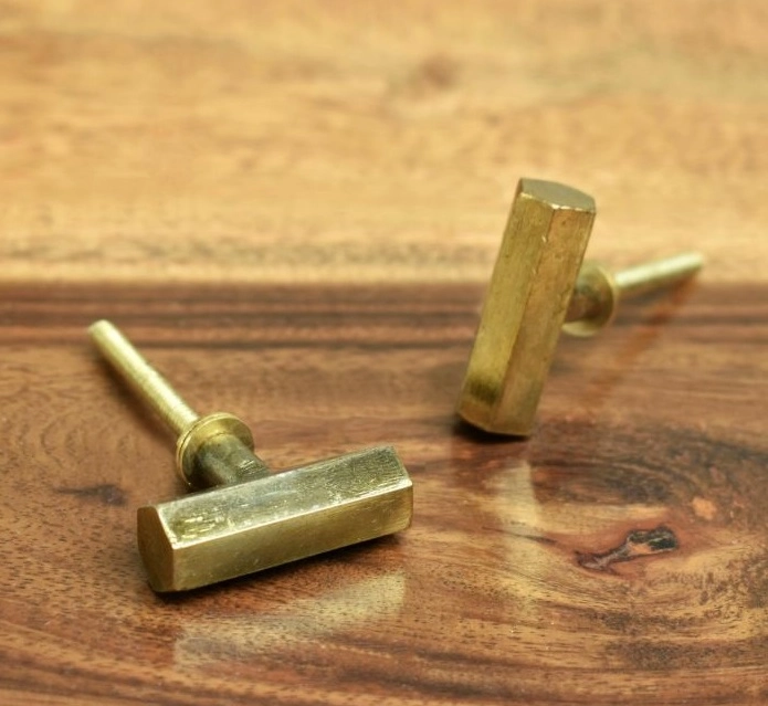 Pack de 2 tiradores T Dorados 1 Pack de 2 tiradores T Dorados