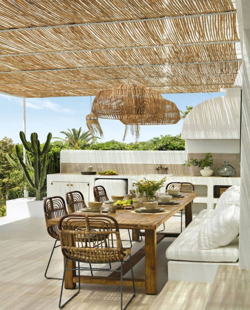 Ideas de color y decoración para exteriores: dale vida a tu terraza 44 Conjunto de mesa y sillas de exterior