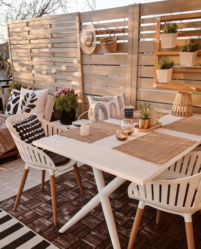 Ideas de color y decoración para exteriores: dale vida a tu terraza 45 Conjunto mesa y sillas material reciclado