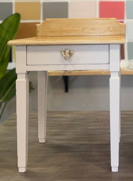 Mesita de noche con efecto madera