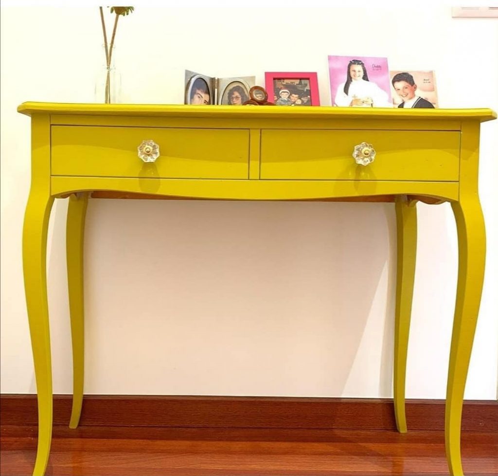 Guía completa para pintar y decorar tu casa según tu estilo de decoración 48 Consola auxiliar color Orégano