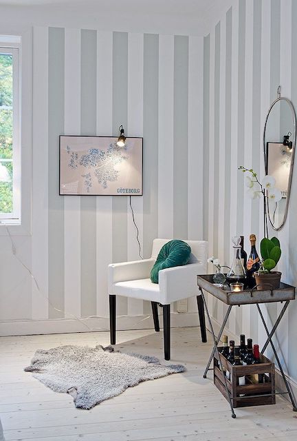 Cómo ampliar espacios con pintura 12 Paredes con rayas verticales para ampliar el espacio con pintura