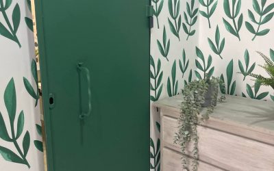 como pintar una puerta de metal