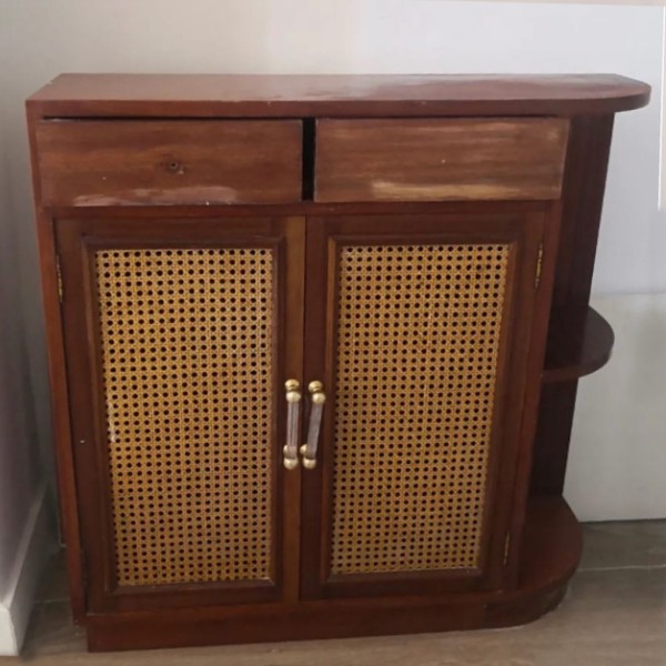 Consejos para pintar muebles oscuros 37 Cómoda antigua oscura