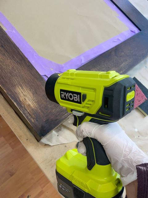 Cómo aclarar la madera de un mueble 12 Decapamos con pistola de calor