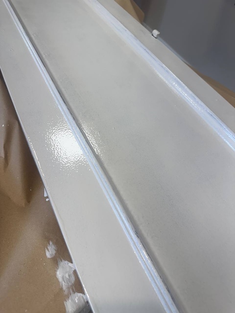 Puerta con las dos manos de pintura Lino