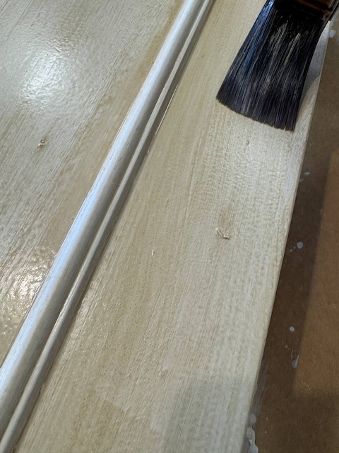 Extendemos bien la pátina con la brocha