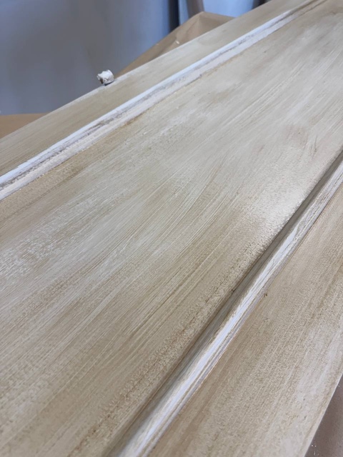 Puerta con pátina nogal