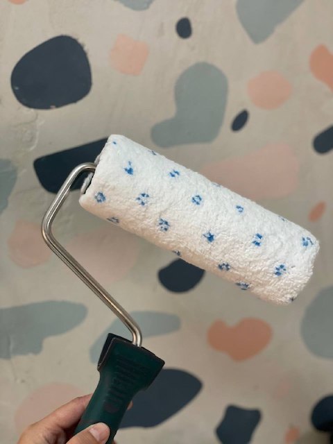 Cómo pintar un zócalo en la pared 10 rodillo 1