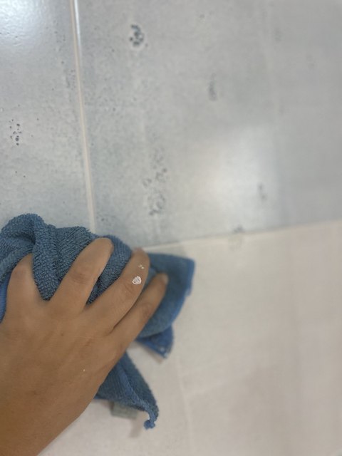 Cómo pintar azulejos de baño. 17 secar azulejos