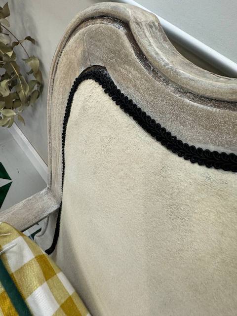 Pintar un sillón con Chalk Paint: tips y trucos 30 Detalle acabado costura sillón pintado con chalk